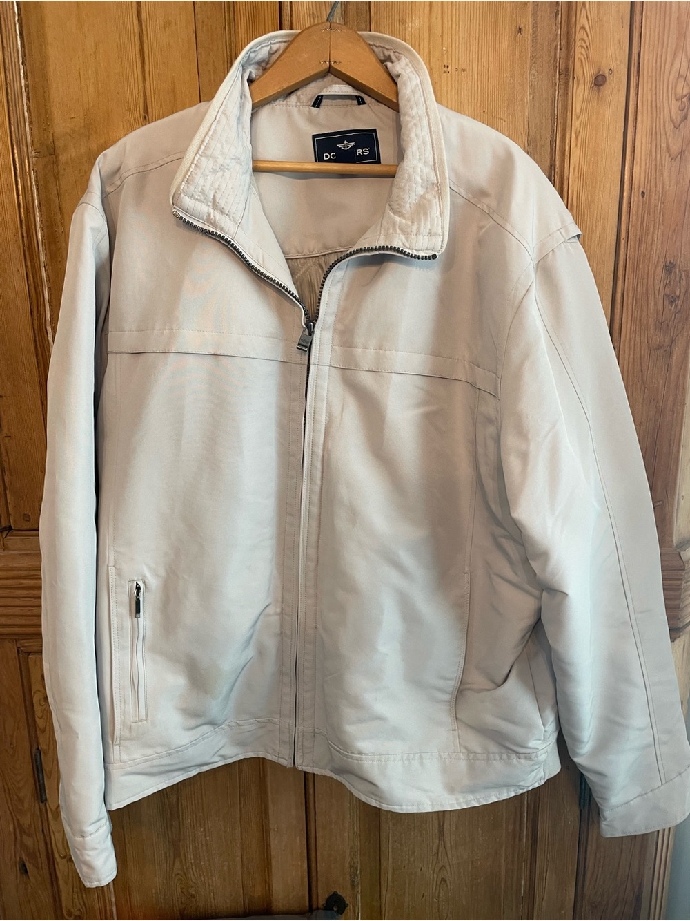 Dockers cream jacket with quilted lining and zipper pockets. Size: XL #outerwear